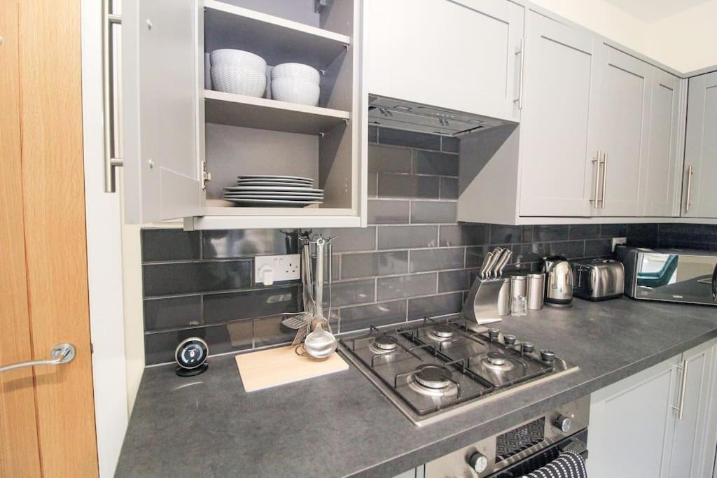 Modern 3 Bed, Contractors Welcome, Bradford Bradford  Exterior photo