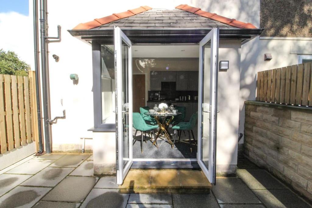 Modern 3 Bed, Contractors Welcome, Bradford Bradford  Exterior photo