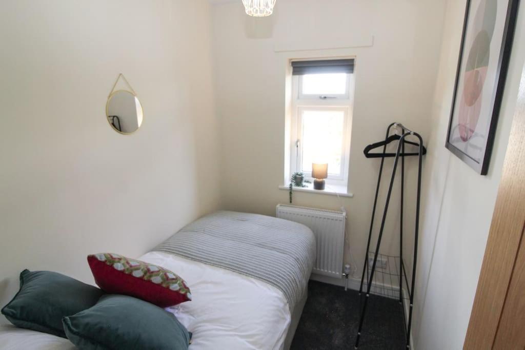 Modern 3 Bed, Contractors Welcome, Bradford Bradford  Exterior photo