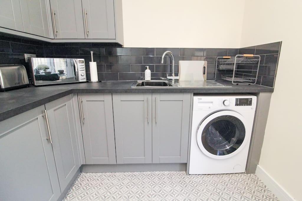 Modern 3 Bed, Contractors Welcome, Bradford Bradford  Exterior photo